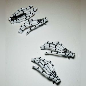 Skeleton hands 1 pair Girl/womens hair clips